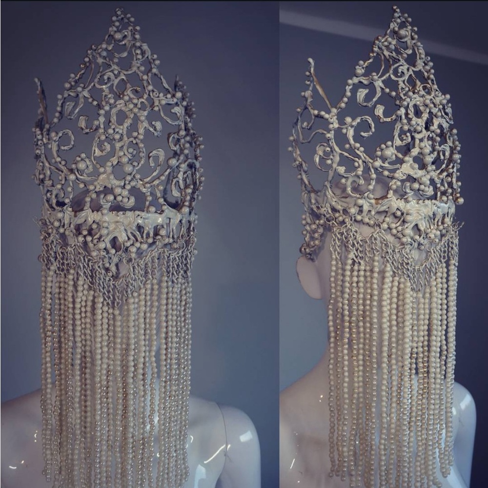 Crown with pearl veil by Agniesza Osipa
